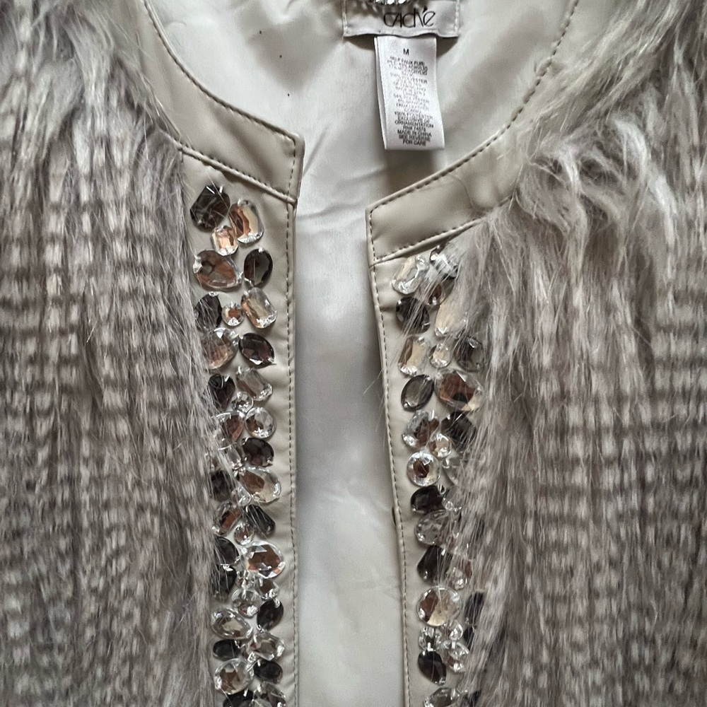 Cache vest size medium